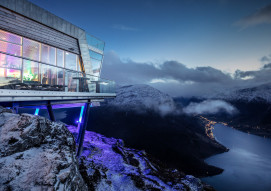 Hoven Restaurant / Loen Skylift