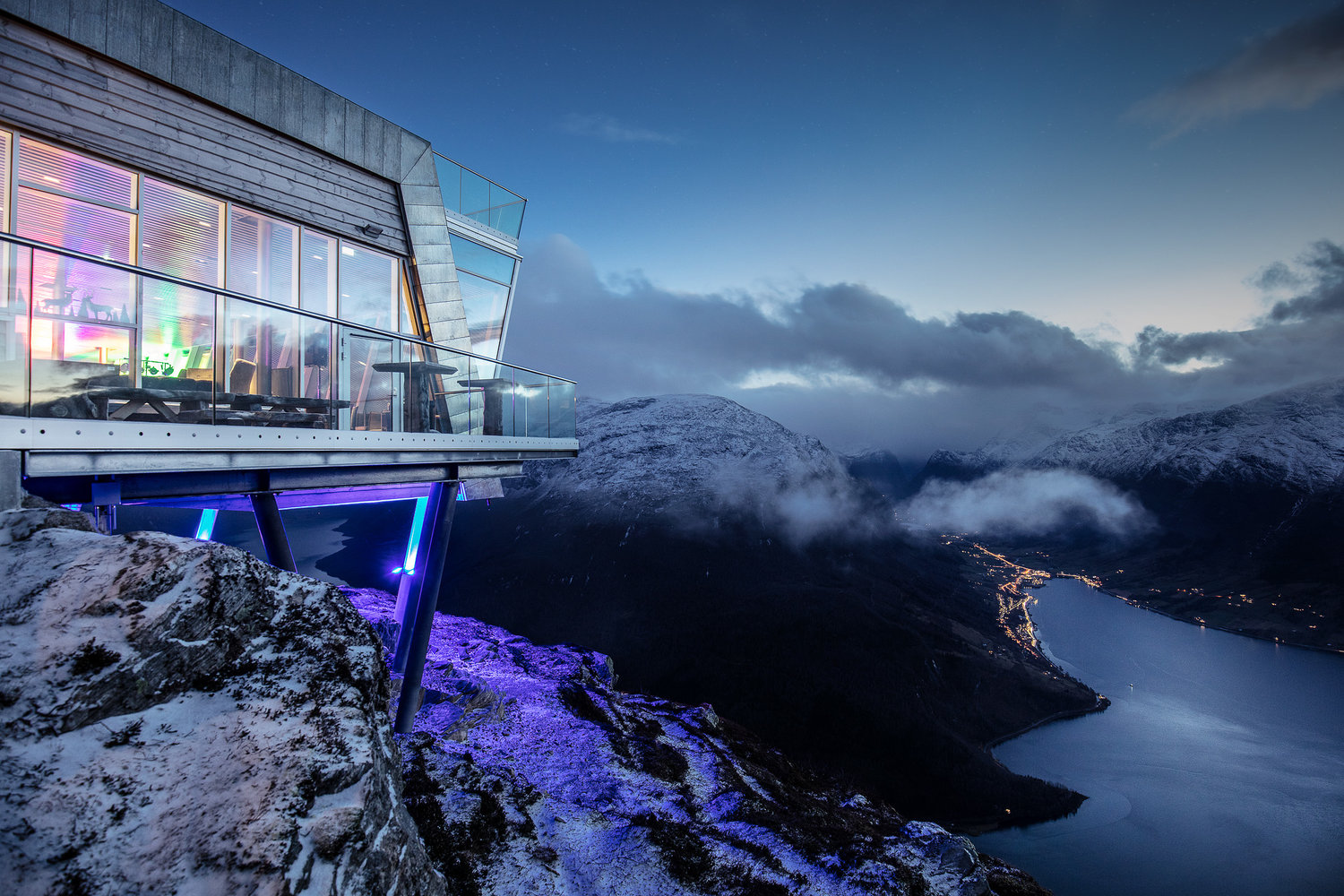 Hoven Restaurant / Loen Skylift